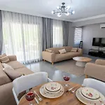 Detached With Private Pool In Inlice 别墅 费特希耶