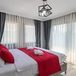 Villa Detached With Private Pool In Inlice *