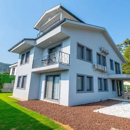 Villa Detached With Private Pool In Inlice