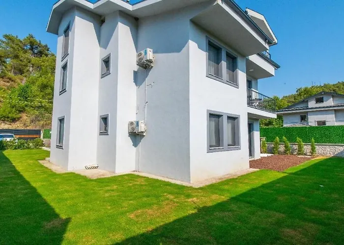 Villa Detached With Private Pool In Inlice