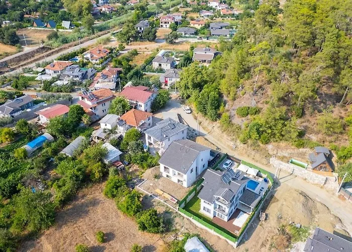 Villa Detached With Private Pool In Inlice *