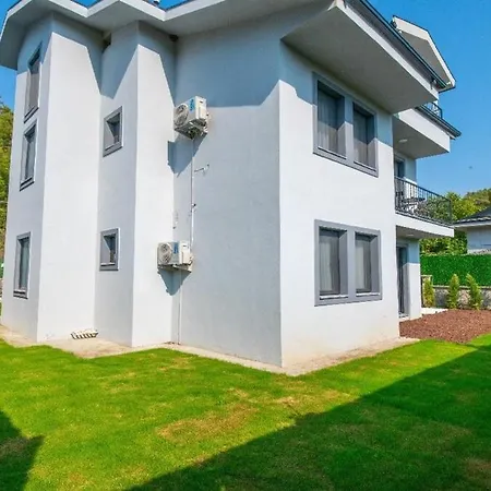 Vila Detached With Private Pool In Inlice